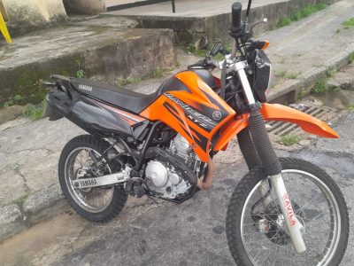 Vende - se Moto Yamaha xtzx 250 cc lander laranja