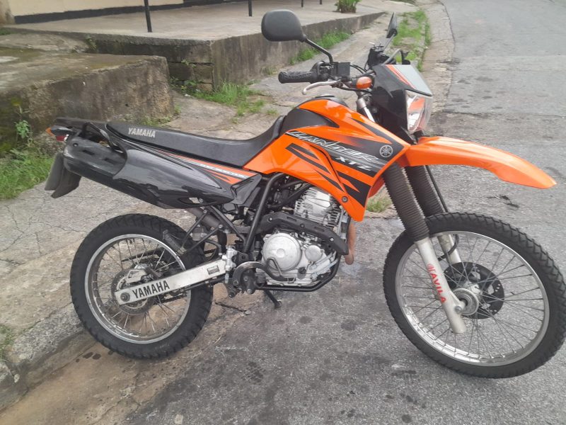 Vende - se Moto Yamaha xtzx 250 cc lander laranja