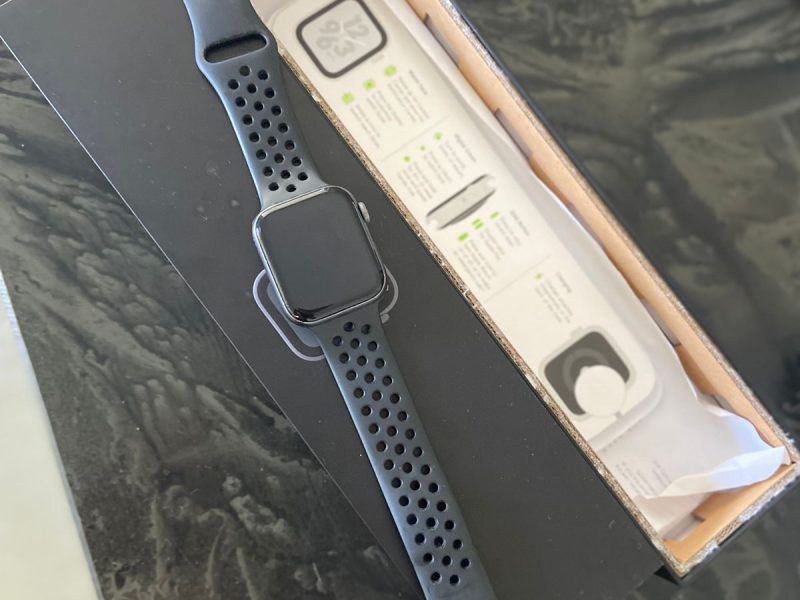 Exclusivo Apple Watch Series 4 (44mm) - Elegância e Tecnologia ao Seu Pulso!