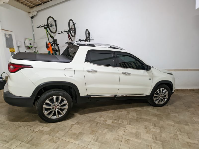 VENDO FIAT TORO 2.0 16V TURBO DIESEL VOLCANO 4WD AT9